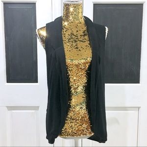 Studio Y soft vest. Black.  Size medium.